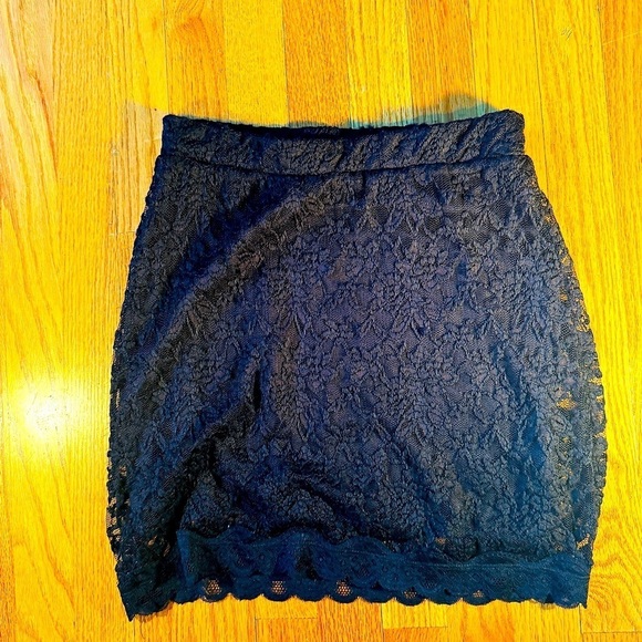 Kimchi Blue Mini Lace Skirt | So Lovely and Gorgeous! 🤩 - Picture 3 of 11